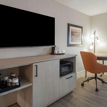 Hampton Inn & Suites By Hilton Монктън Екстериор снимка