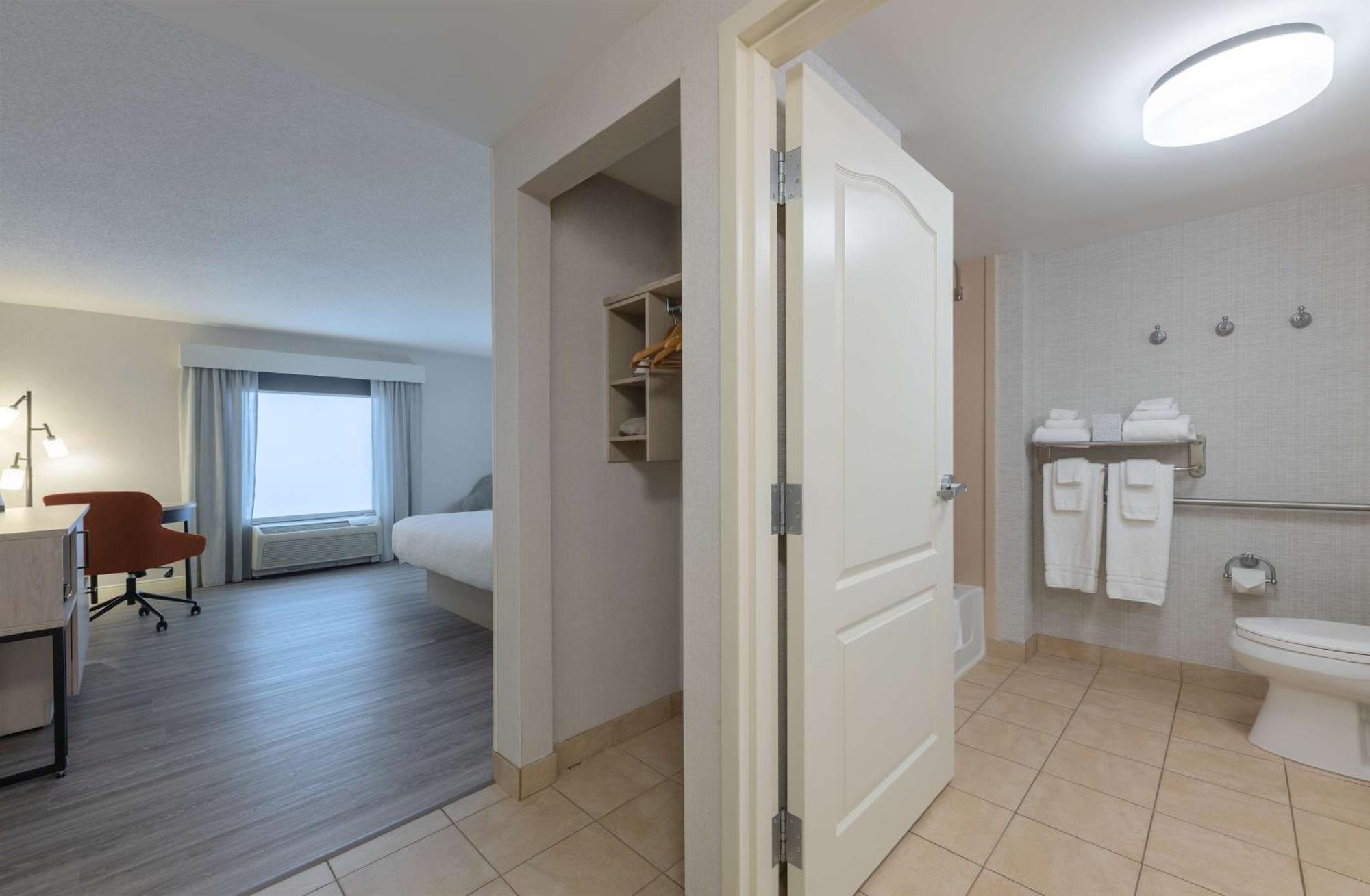 Hampton Inn & Suites By Hilton Монктън Екстериор снимка