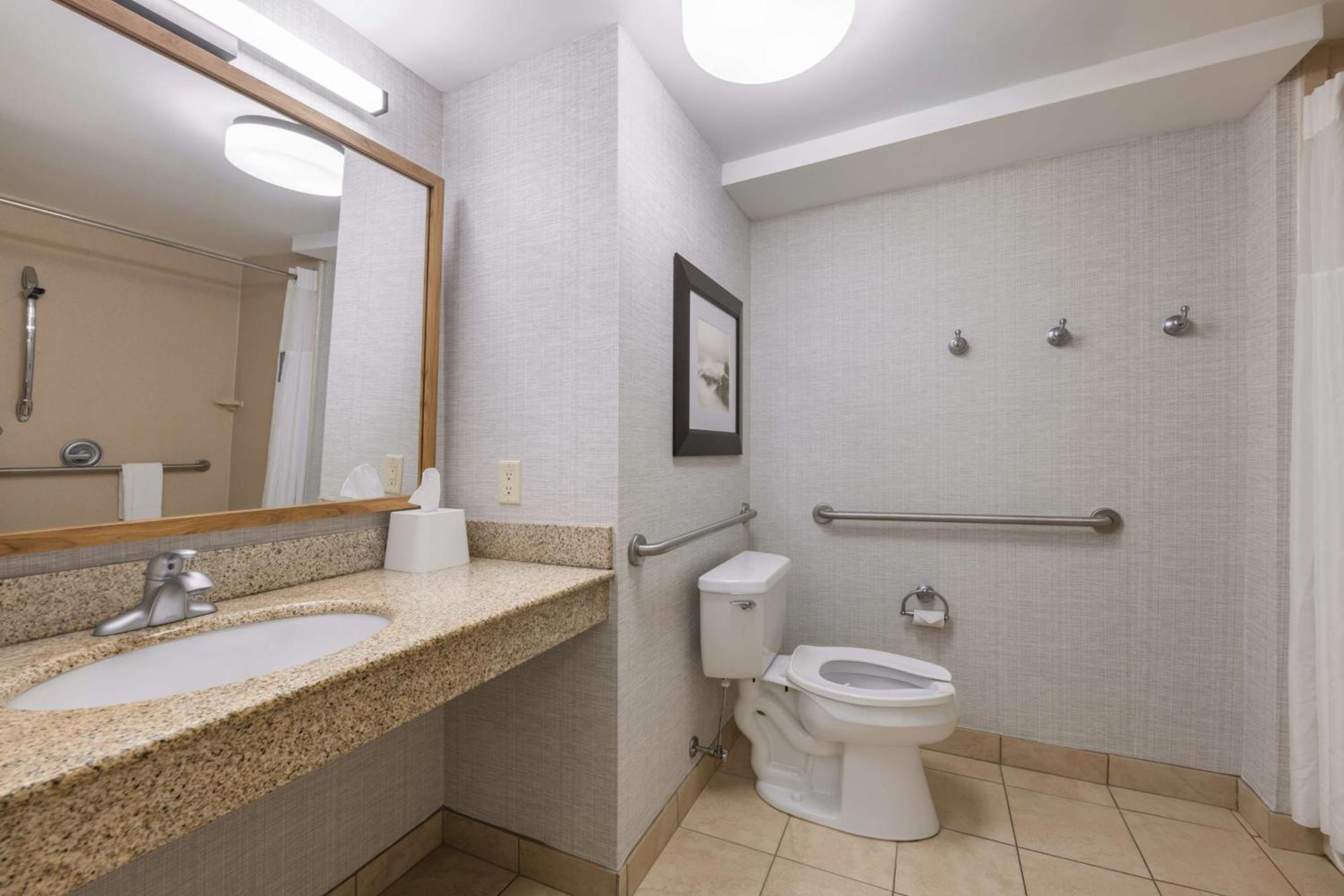 Hampton Inn & Suites By Hilton Монктън Екстериор снимка