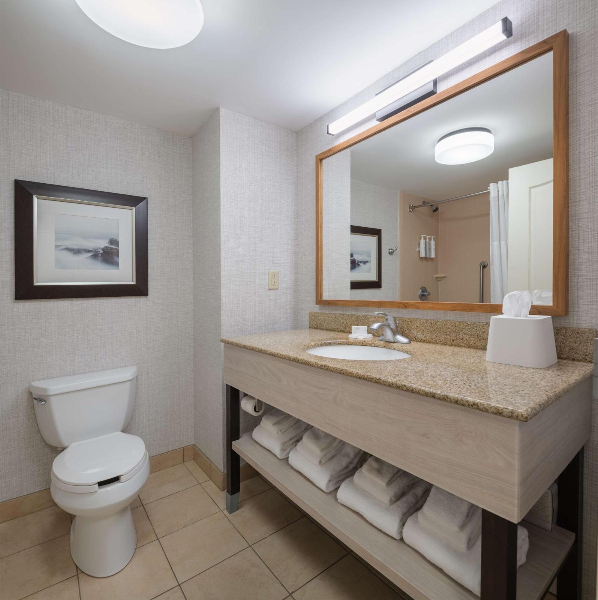 Hampton Inn & Suites By Hilton Монктън Екстериор снимка