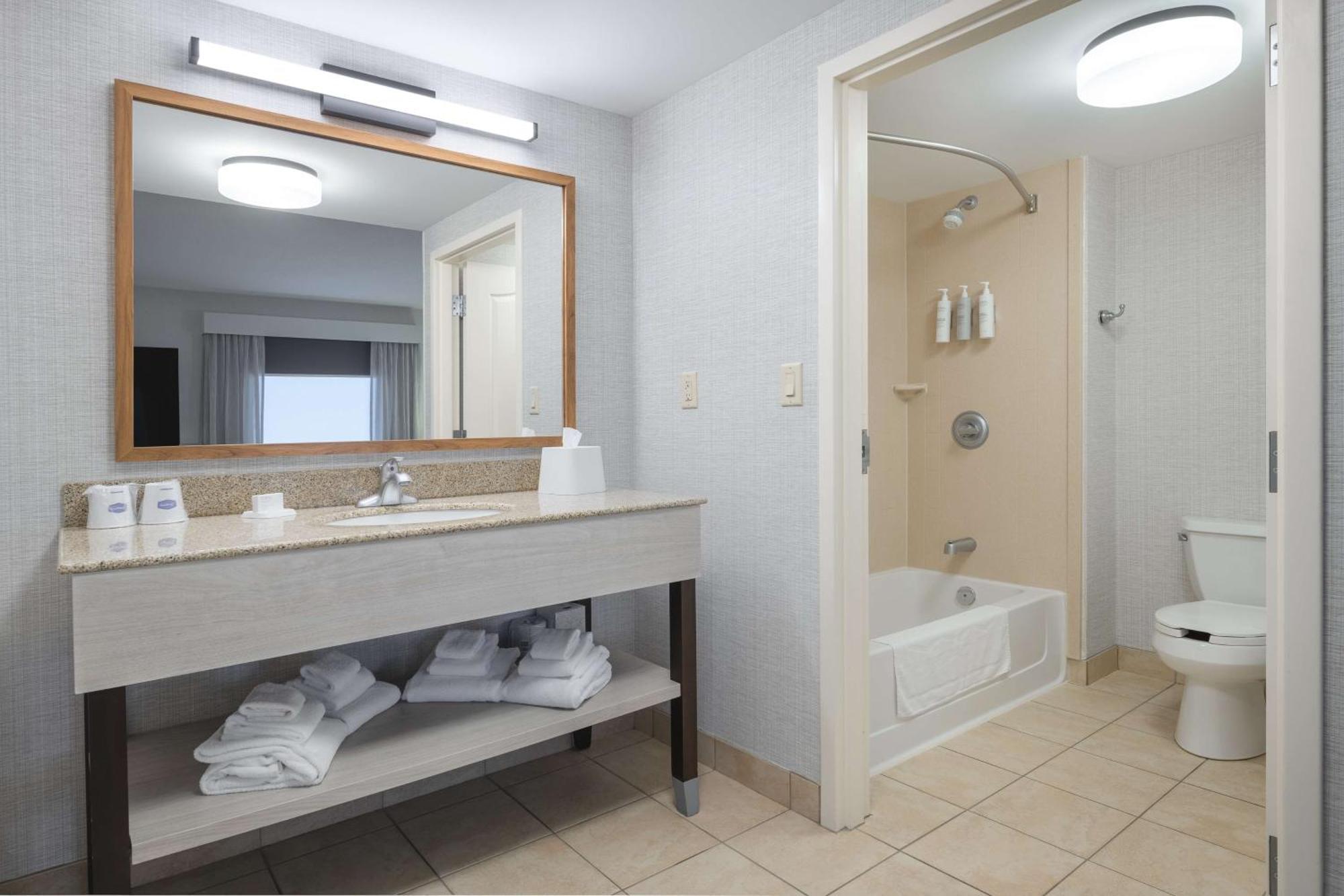 Hampton Inn & Suites By Hilton Монктън Екстериор снимка