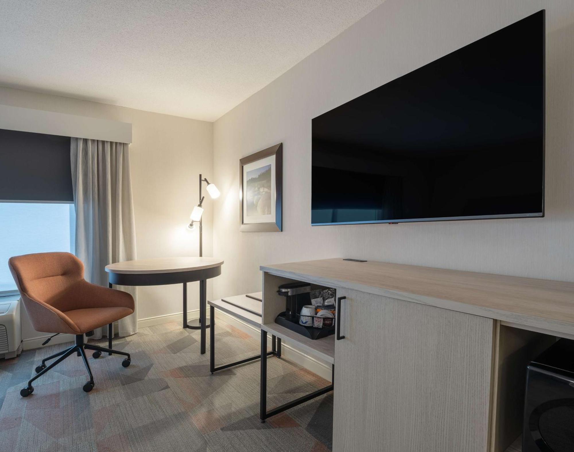 Hampton Inn & Suites By Hilton Монктън Екстериор снимка