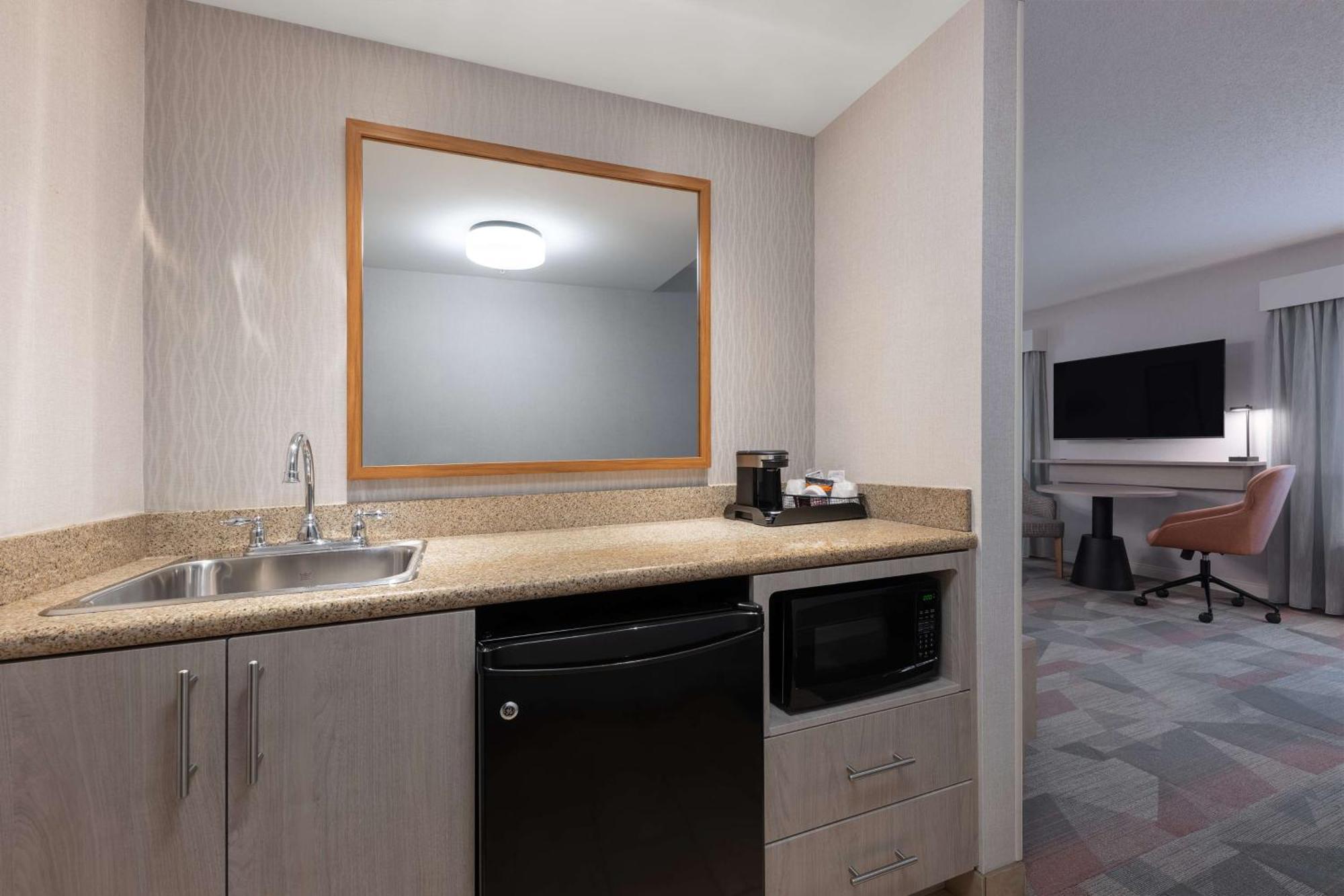 Hampton Inn & Suites By Hilton Монктън Екстериор снимка
