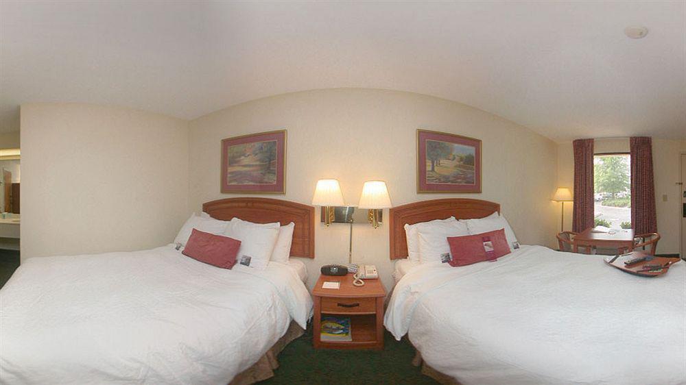 Hampton Inn & Suites By Hilton Монктън Екстериор снимка